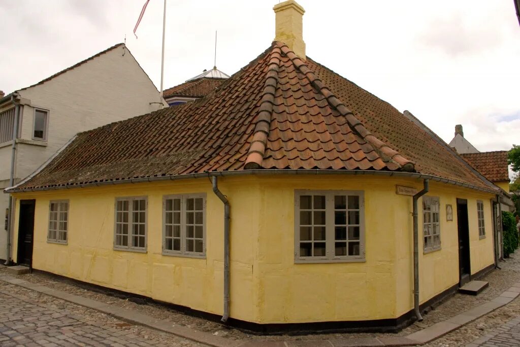 Где жил ганс. Дом Ганса Христиана Андерсена в Оденсе. Музей г. х. Андерсена (г. Оденсе). Дом музей Ханс Кристиан Андерсен.