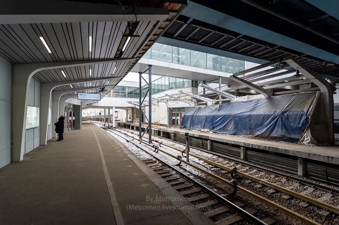 Рядом с метро кутузовская. Метро кутузовская филевской линии. Станция метро кутузовская. Рядом с метро кутузовская. Станция кутузовская москва.