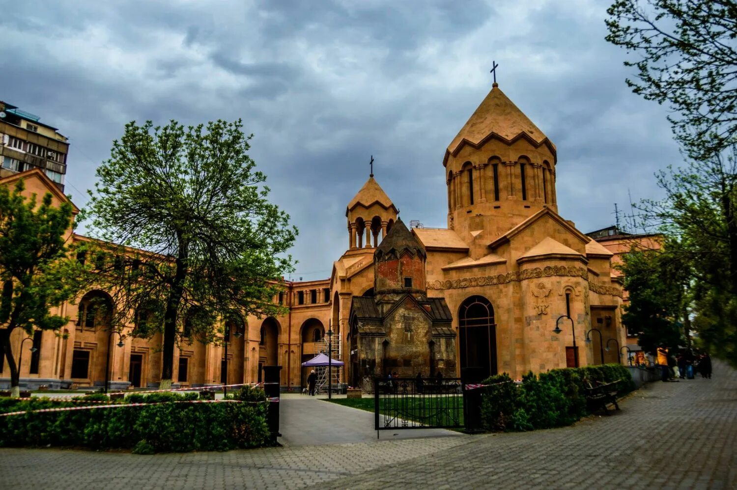 Церкви святой богоматери. Церковь катогике, ереван. Церкви святой богоматери. Храм сурб аствацацин гюмри. Церковь катогике, ереван.