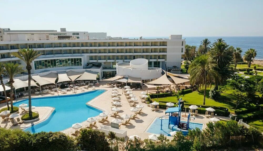 Venus beach hotel кипр. Сплэш ворлд венус бич тунис хаммамет. Venus beach hotel. Пафос кипр отели. Venus beach 4.
