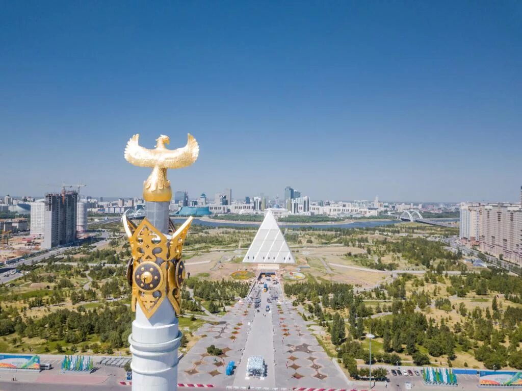Астана куда можно сходить. Монумент независимости Казахстана. Монумент независимости Астана. Площадь независимости Нурсултан.