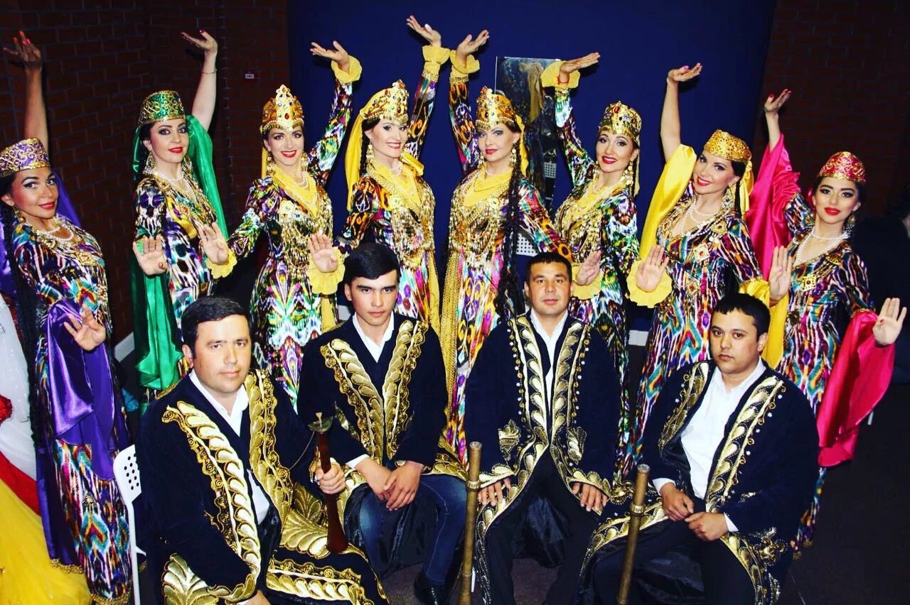 узбекская девушка в национальном костюме. узбекистан восточный колорит. национальные свадебные наряды узбекистана. чайхана ресторан москва. мехринигори рустам.