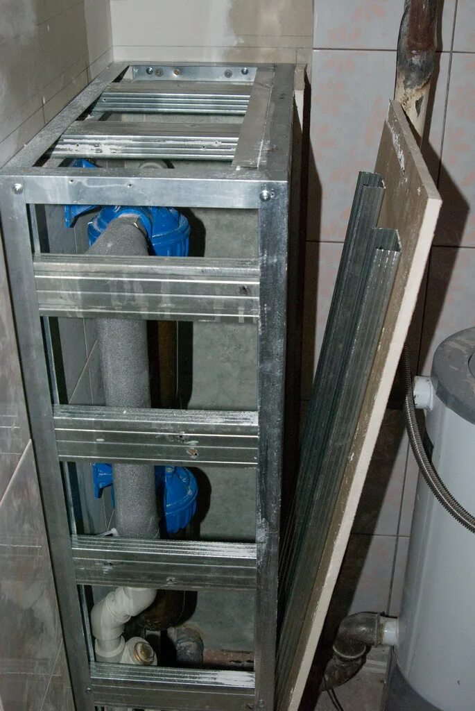 Съемная панель. Съемная панель. Люк скрытого монтажа под плитку 1200х700. Съемная панель. Короб для закрытия канализационных труб.