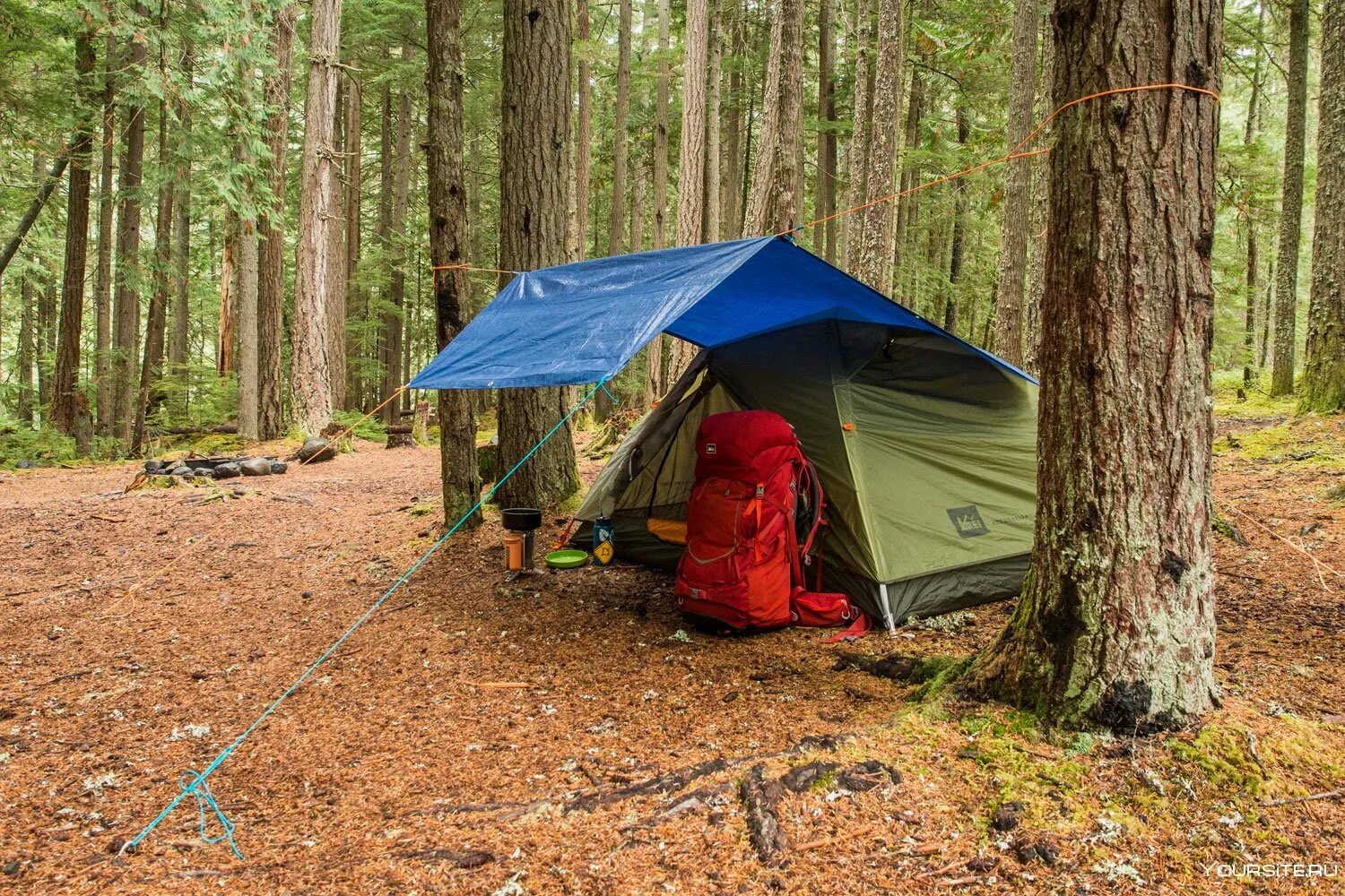Где остановились на ночевку. Тент Alexika tarp. Палатка на природе. Палатка для похода в лес. Поход с палатками.