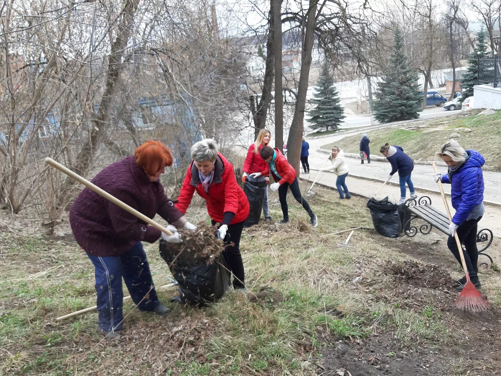 Субботник в выходной день законно ли. Субботник ФКГС. Дети на уборке территории. Субботник в сельском поселении.