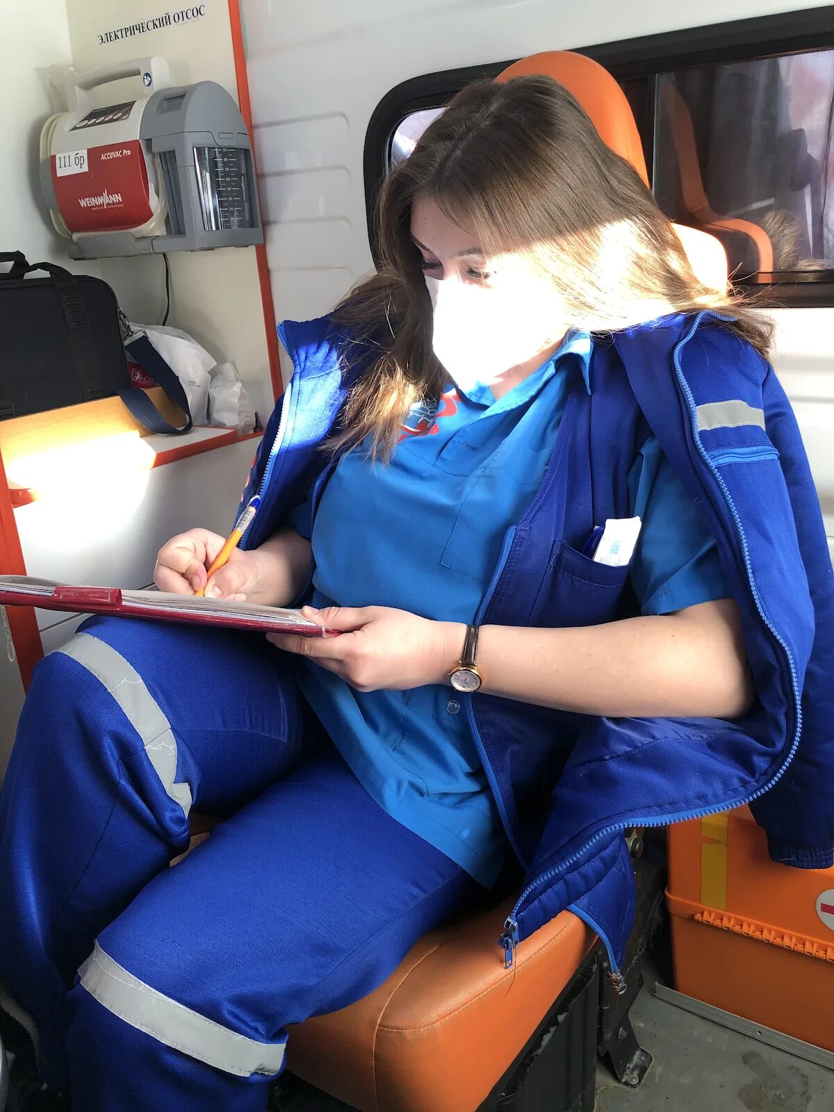 Фельдшер бальзам для ног 75мл "микозoff" 14% мочевина и octopirox" салициловый. Состав бригады скорой медицинской помощи. Женщины в скорой медицинской помощи. Стопы фельдшера. Фельдшер салициловый бальзам для ног микозoff.