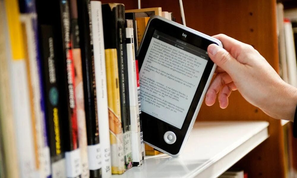 Чтение электронных книг. Электронная бумага. Цифровая книга. Sony reader prs-t3. Электронная книга цветная.