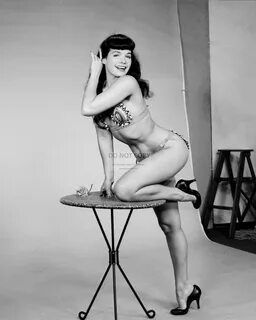 Bettie Page Model and Actress Pin Up - 5X7, 8X10 or 11X14 Publicity Photo (...