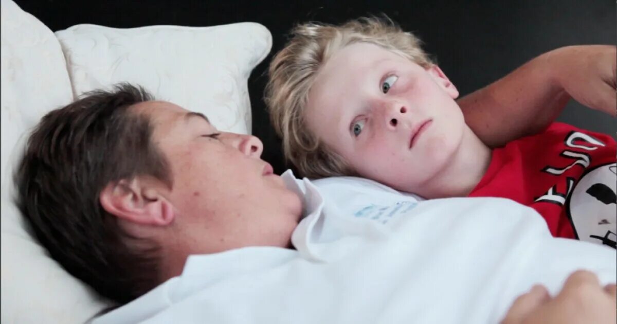 Любовь двух мальчиков маленьких. Kids gays boy. Любовь мальчишек. Kids gays boy. Бойлавер голубая орхидея.