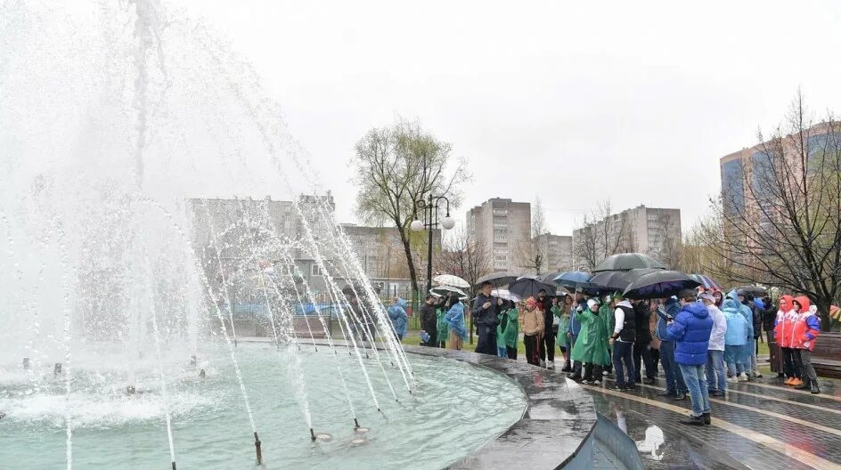 Кдц реутова. Центральный городской парк Реутов. Реутов фонтан. Парк с фонтанами Реутов. Реутов парк гулять.