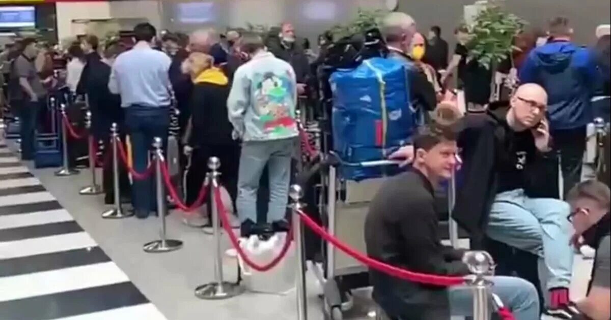 Почему задержка рейсов. Аэрофлот задержка рейса прикол.