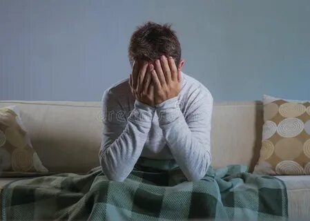 Человек в доме голова