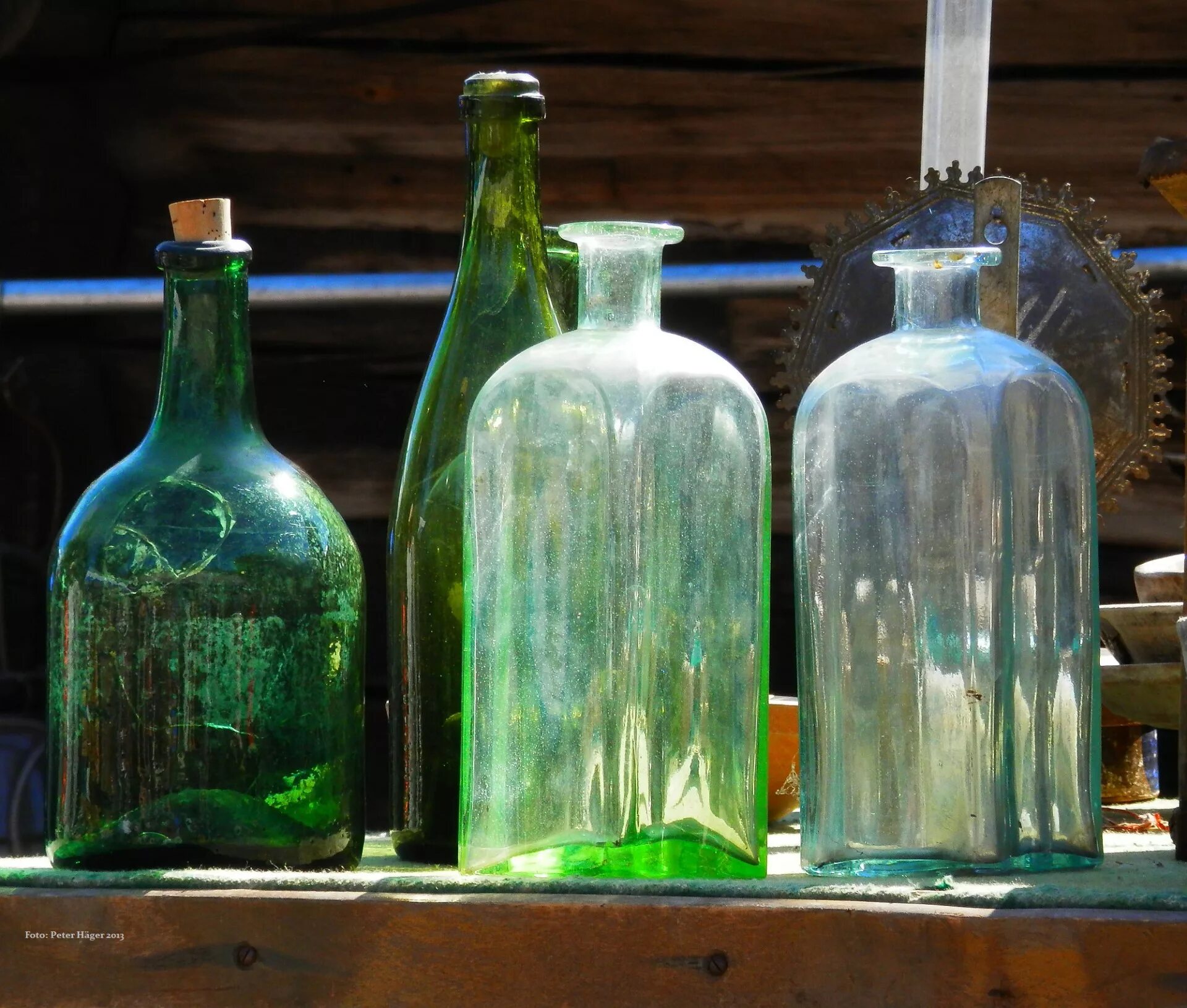 Как снимают стеклянные бутылки. Стеклянная бутылка. Старинные стеклянные бутылки. Старинная бутыль. Бутылка из стекла.