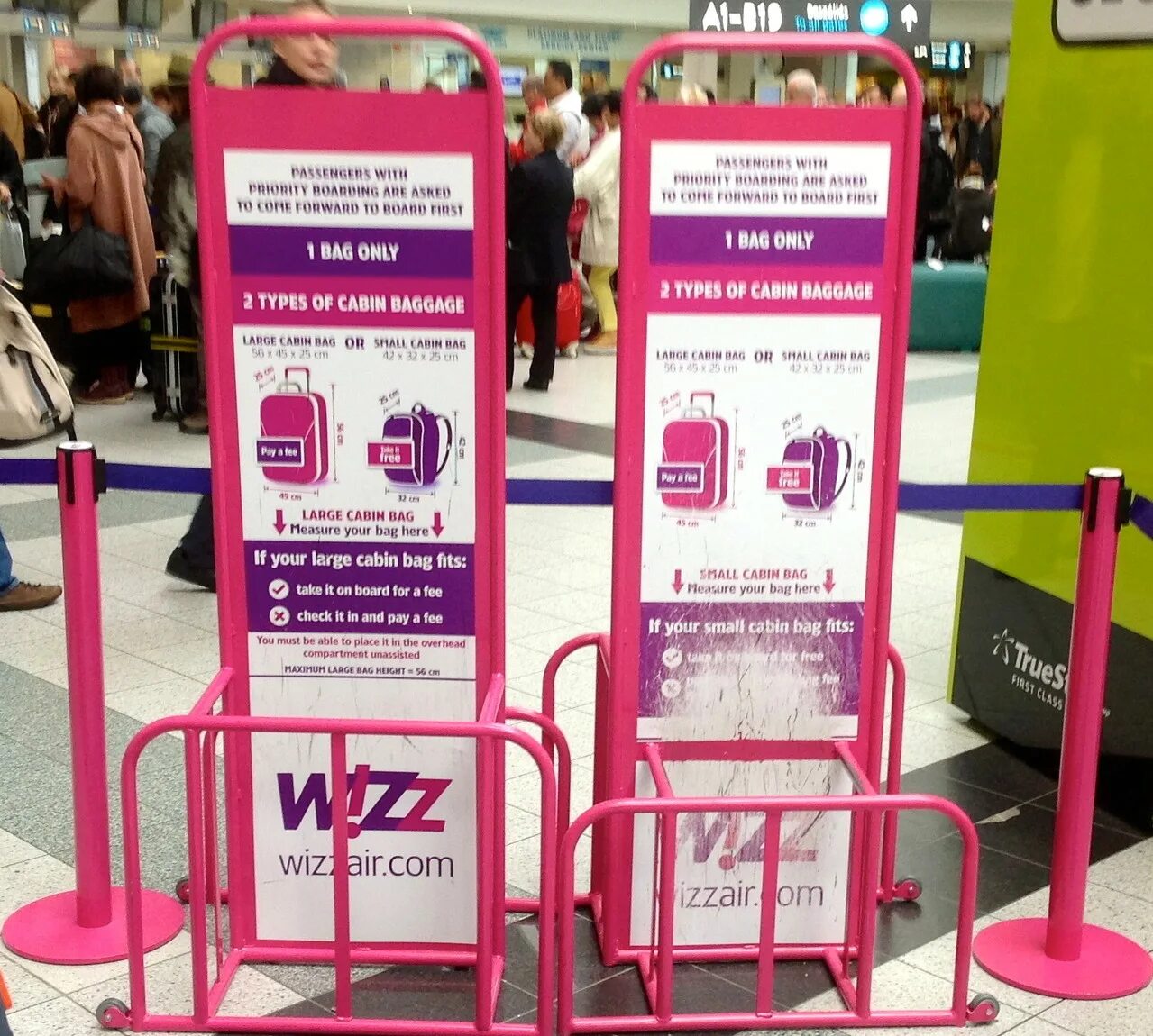 Купить ручную кладь москва. Wizz Air ручная кладь. Wizz Air ручная кладь габариты. Wizz Air ручная кладь 2023. Wizz Air калибратор ручной клади.