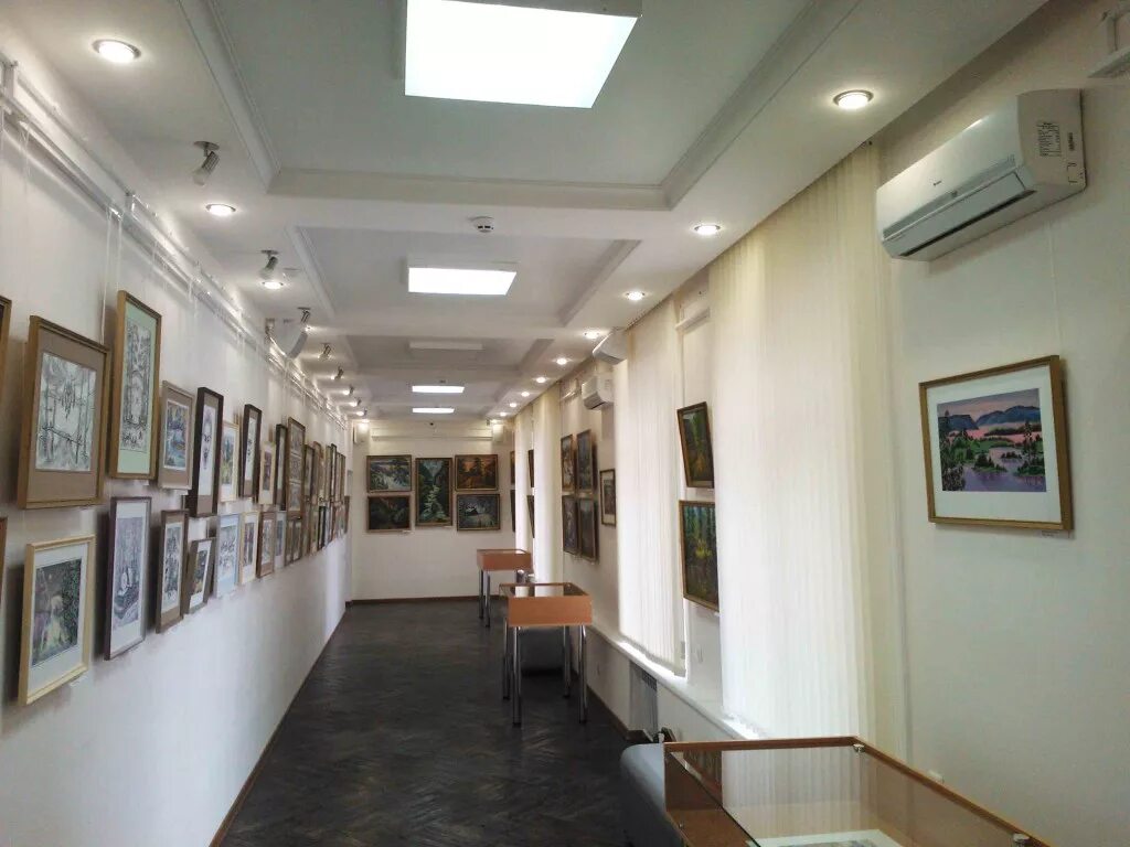 выставочный зал братск комсомольская. художественно выставочный зал братск. оборудование для художественных выставок. художественном выставочном зале братск. выставочный зал братск комсомольская 77.