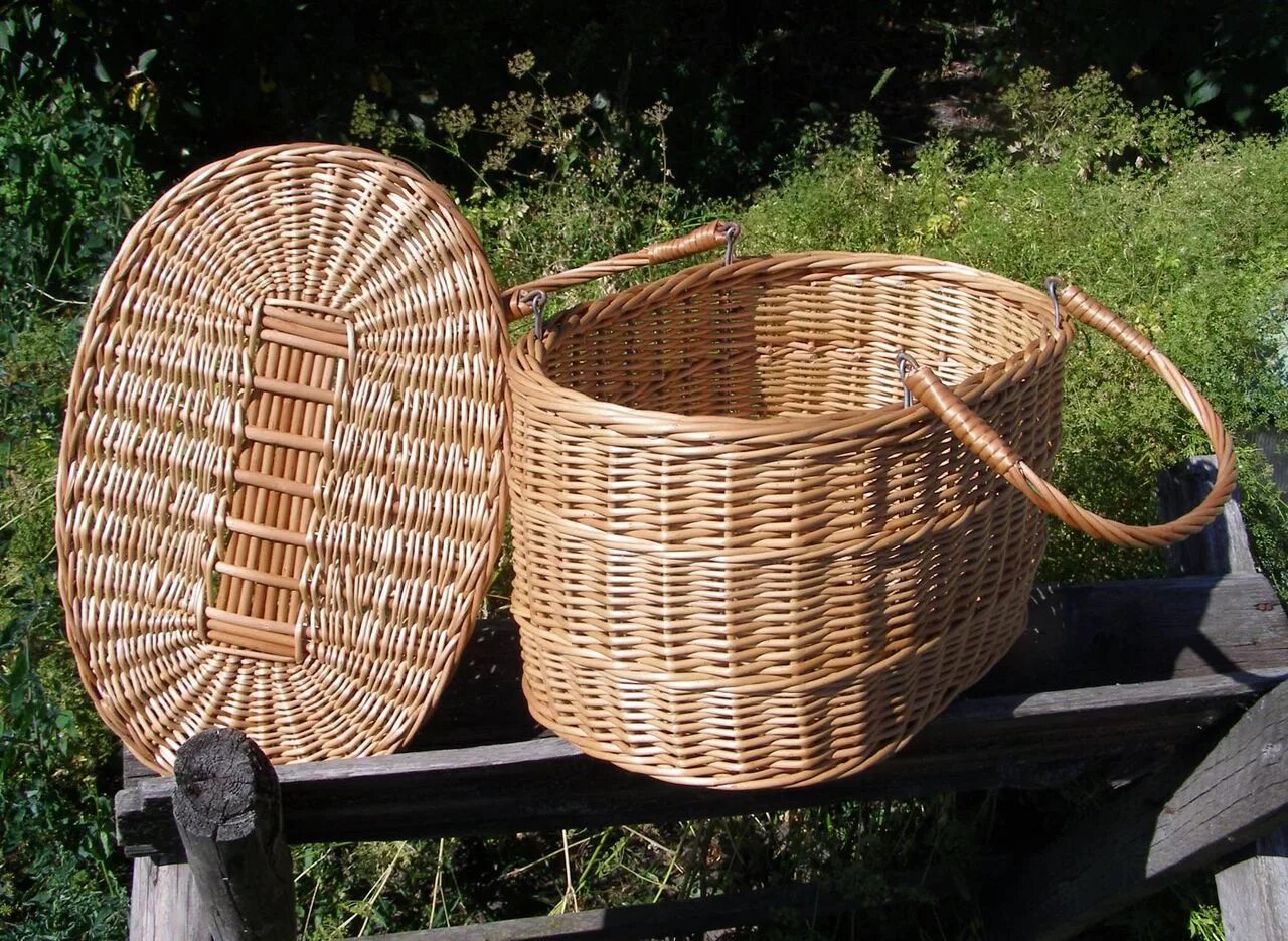 Плетение лозой братья коваленко. Плетеные короба из бумажной лозы. Короб из газетных трубочек. Короб из ивовой лозы. Прямоугольное плетение из лозы.