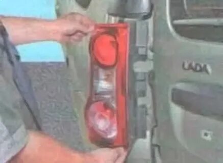 Как поменять лампочку на ларгусе задний