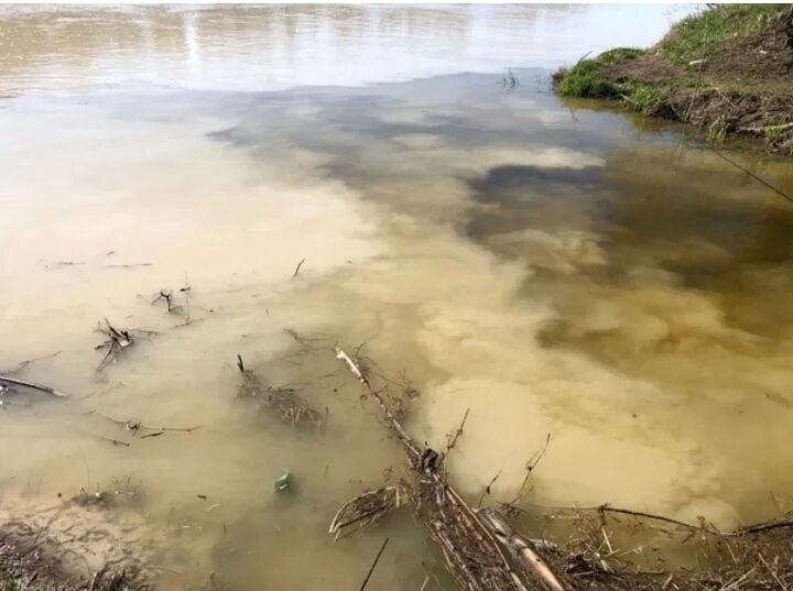 Вода в реках уфы. Загрязнение реки белой в Башкирии. Река белая загрязнение. Загрязнение рек Башкортостана. Река белая Башкортостан загрязнение.