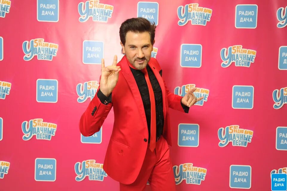 радио дача песни года слушать. радио дача слушать. дискотека радио дача 2022. радио дача песни года слушать. горячая десятка радио дача.