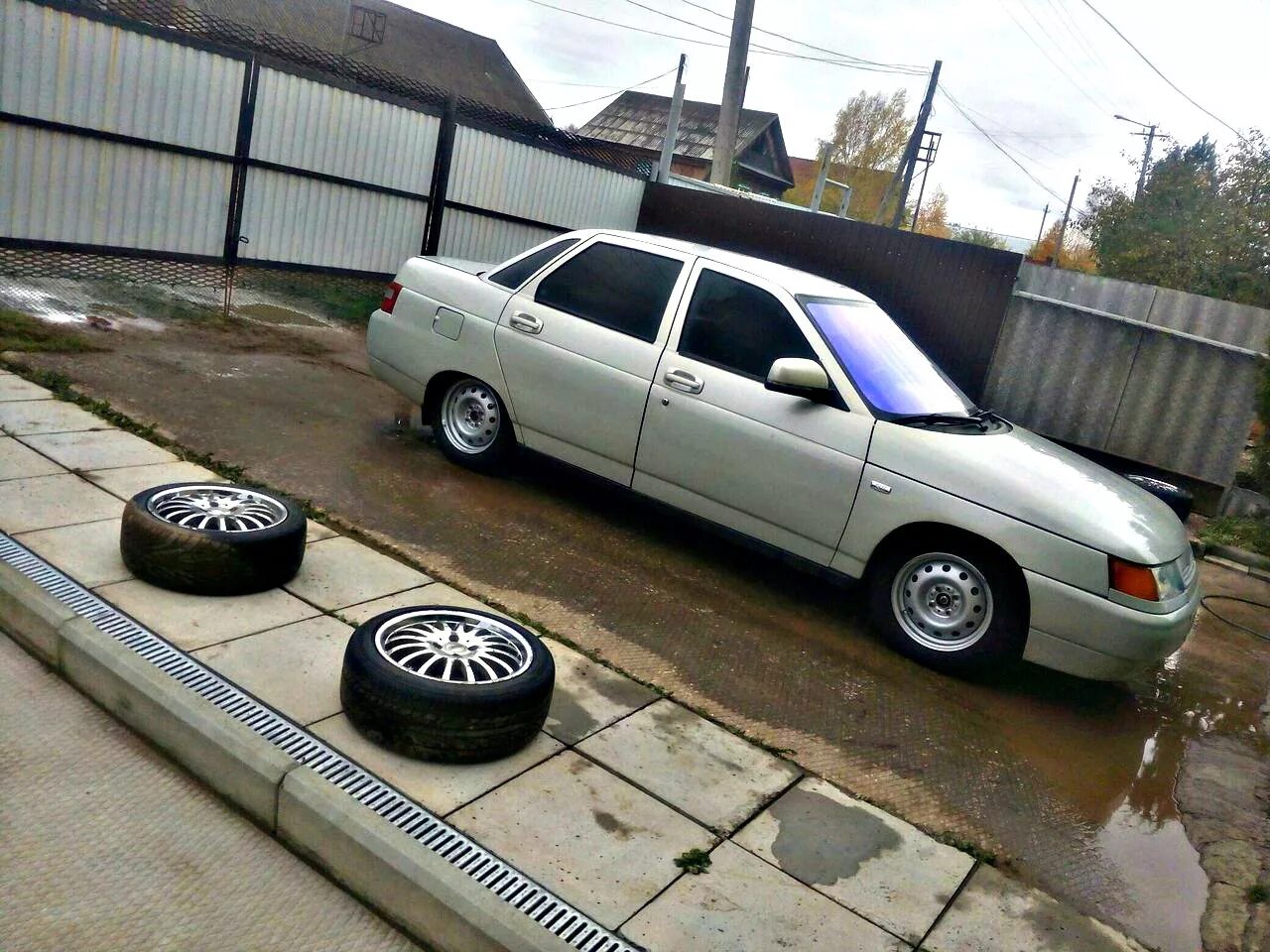 Шины 2110. Ваз 2110 на штампах r15. ваз 2110 на штампах r14. ваз 2110 на 14 штампах. 2110 на 15 штампах.