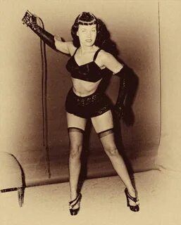 Bettie Page photo poster print 1940s pinup vintage BDSM 1 - изображение.