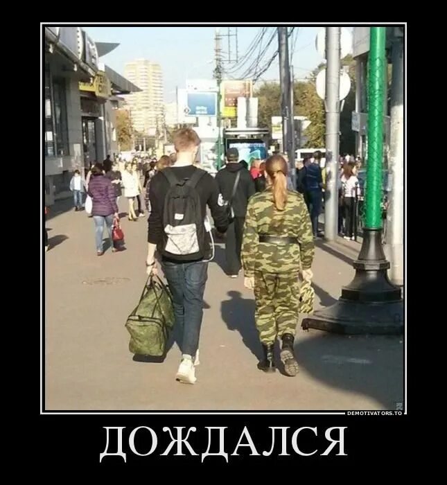 Поздравление матери солдата. Дождаться ее маму. Мама и дочка трогательно. Девушка и парень из армии. Девушка дождалась парня из армии.