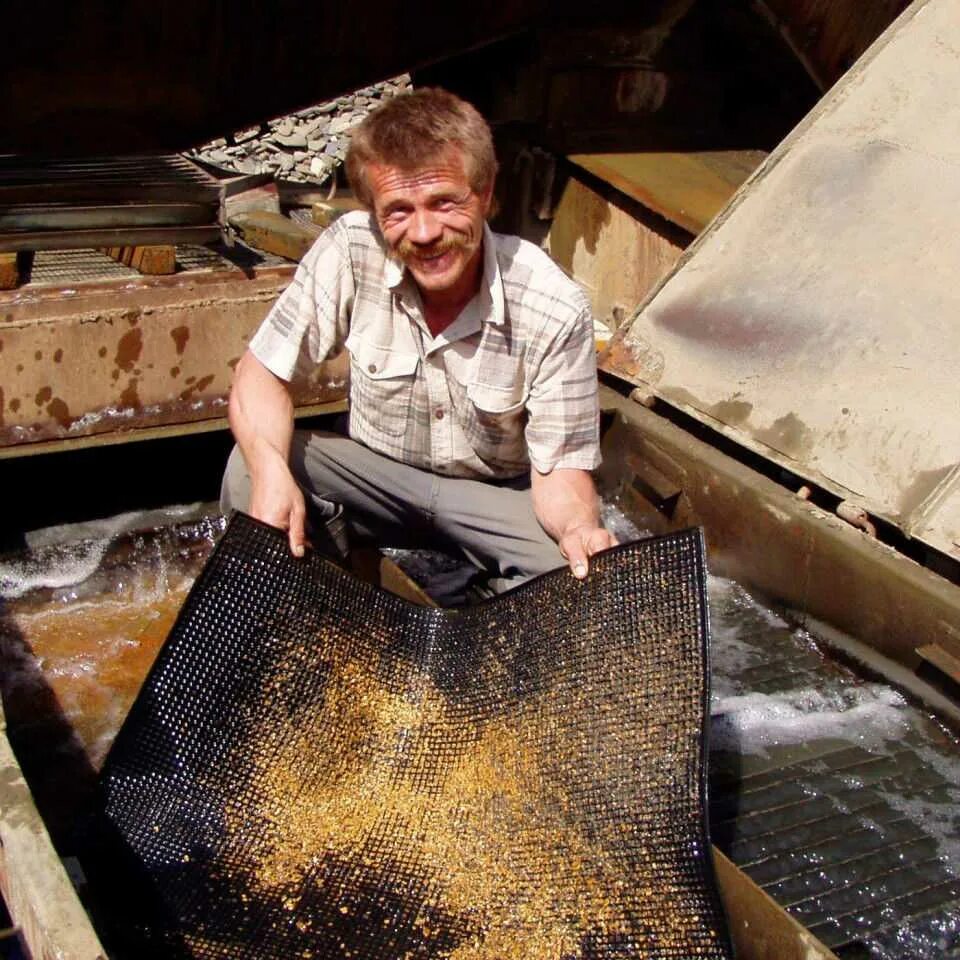 Золотой самородок. Золотые прииски африки. Добыча золота самому. Добыча рассыпного золота. Золотодобыча забайкальский край.