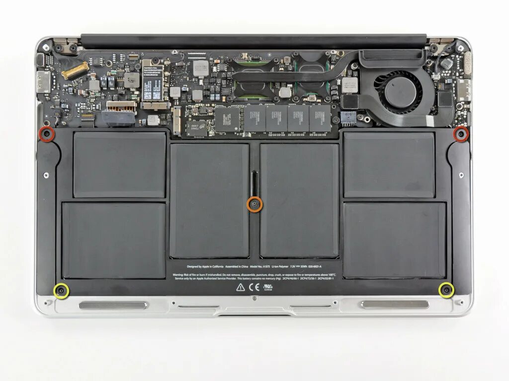 Макбук емкость аккумулятора. MACBOOK Air 2010. MACBOOK Air a1370. MACBOOK Air a1370 Teardown. MACBOOK Air 11 2010.