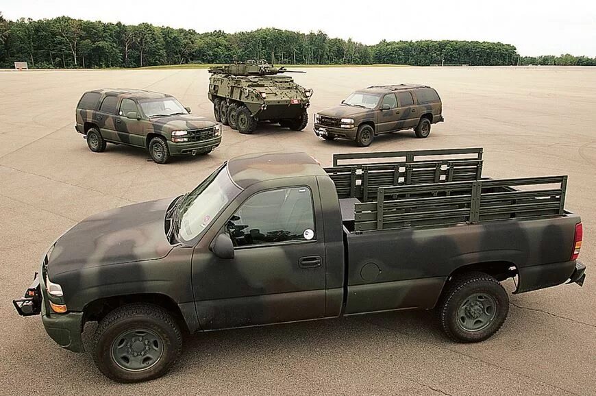 Пикапы украина. Toyota Hilux Military. Toyota Hilux бронированный. Тойота Хайлюкс с пулеметом. Chevrolet cucv военный.