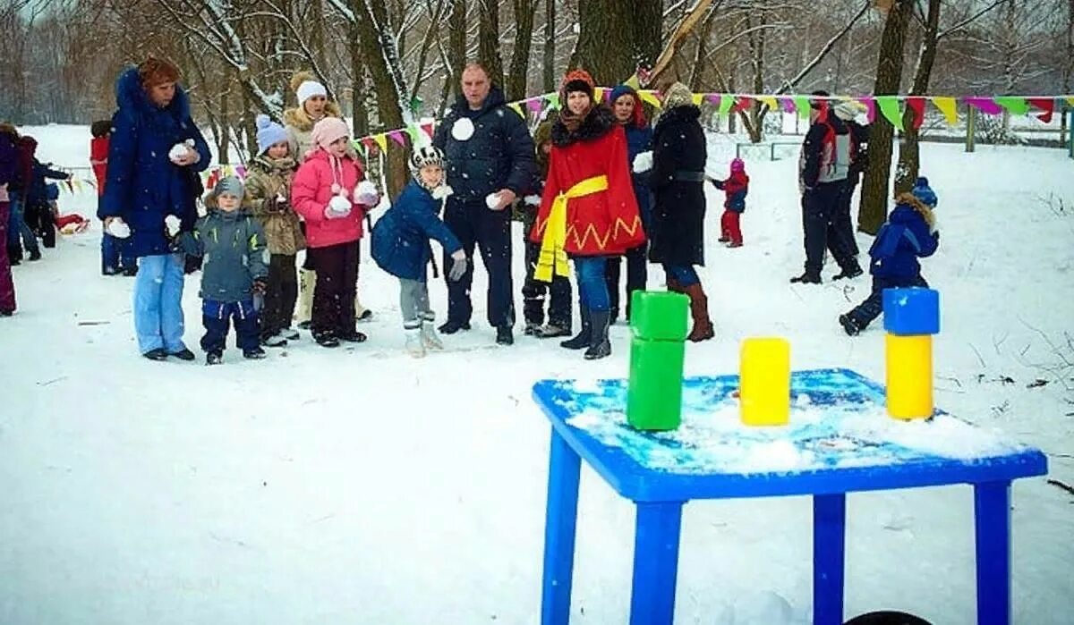 Соревнования на улице зимой для детей. Новогодние забавы для детей на улице. Эстафеты на улице зимой. Зимние эстафеты для детей.