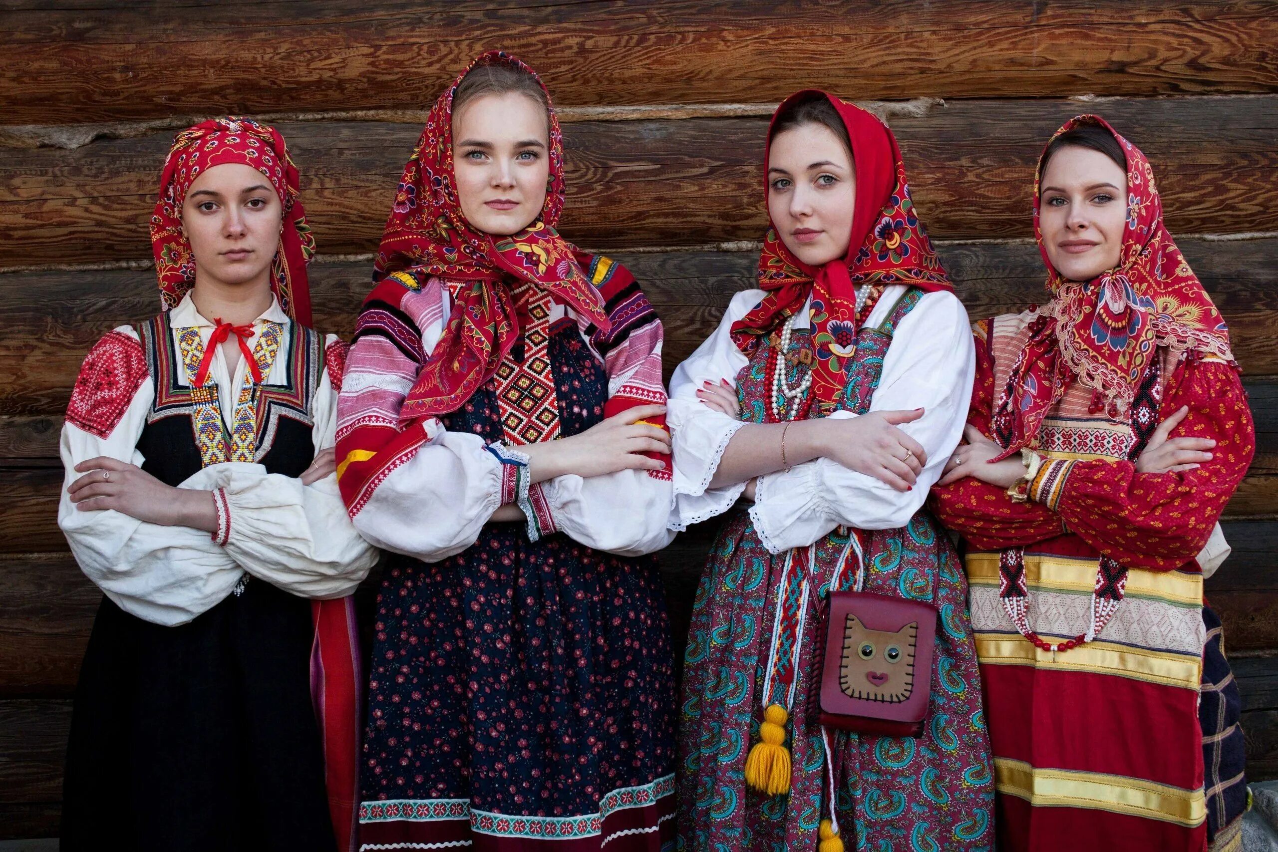Какие национальные одежды. Русский национальный костюм. Русский женский наряд. Традиционная русская одежда. Русссик ЕНАЦИОНАЛЬНЫЕ костюмы.