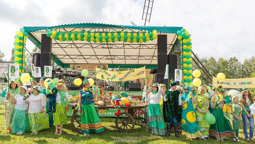 День огурца фото. Праздник огурца (Суздаль, Владимирская область);. День огурца в Суздале. Фестиваль огурца в Суздале. Праздник огурца в Суздале.