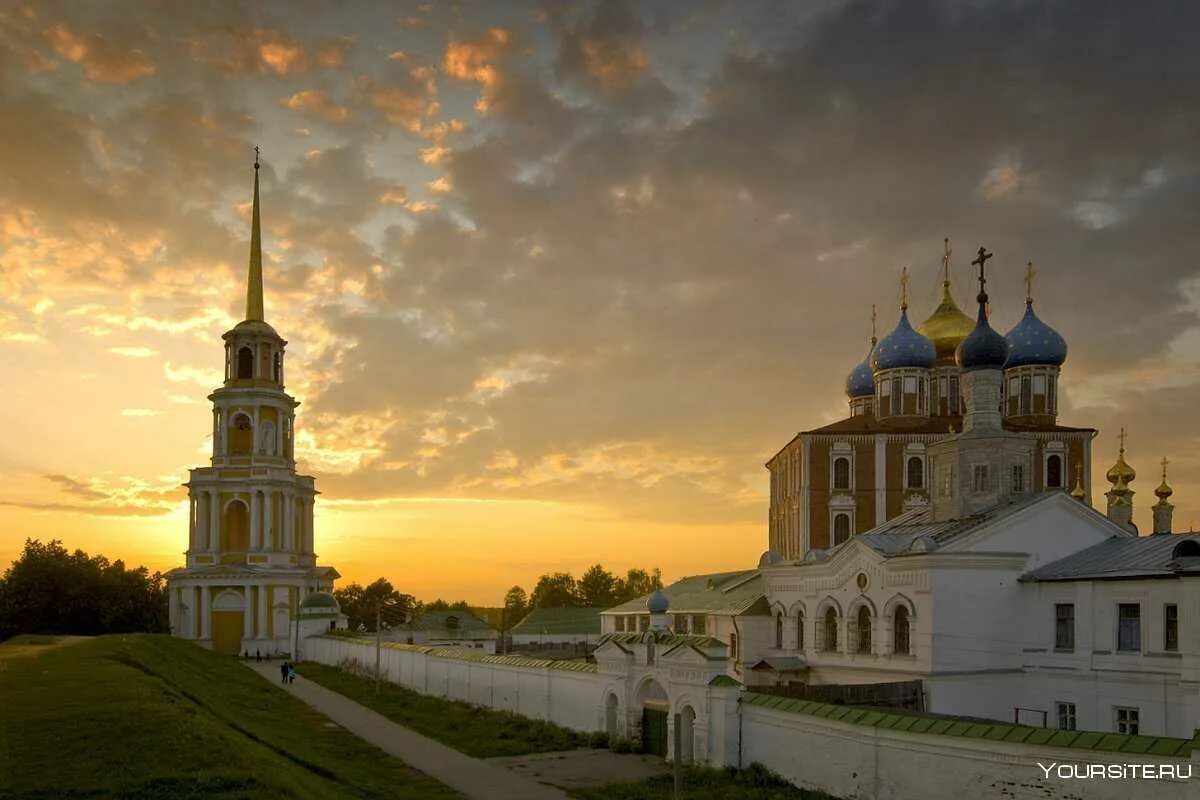 Рязанский Кремль Рязань. Переяславль Рязанский Кремль. Рязанский Кремль достопримечательности Рязани. Дворец Олега Рязанский Кремль. Кремлевский вал