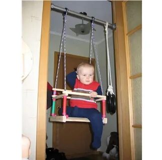 Вешал детей