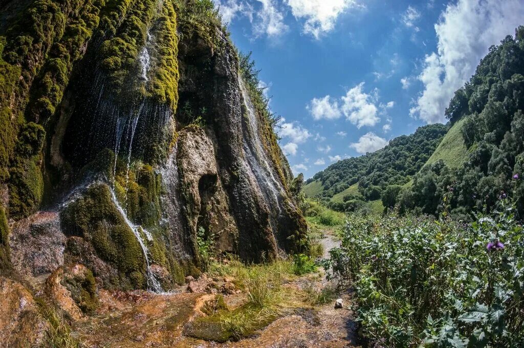 Гришкина балка водопады. Гришкина балка фото. Гришкина балка кисловодск. Карстовые пещеры гришкина балка. Карстовые пещеры гришкина балка.