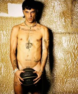 Damiano dei Maneskin è nudo su Instagram. 