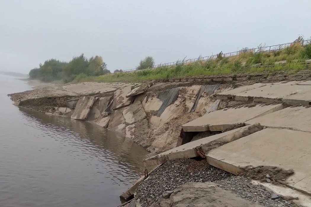 Где находится дамба в орске. Кугаранская дамба крым. река уват нижнеудинск. дамбы на иртыше. сакмара река дамба.