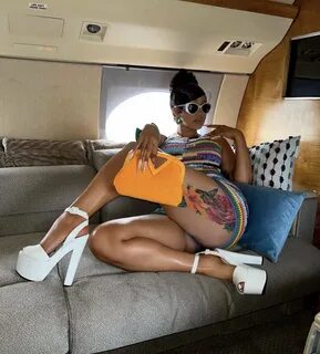 Cardi b naked ass.