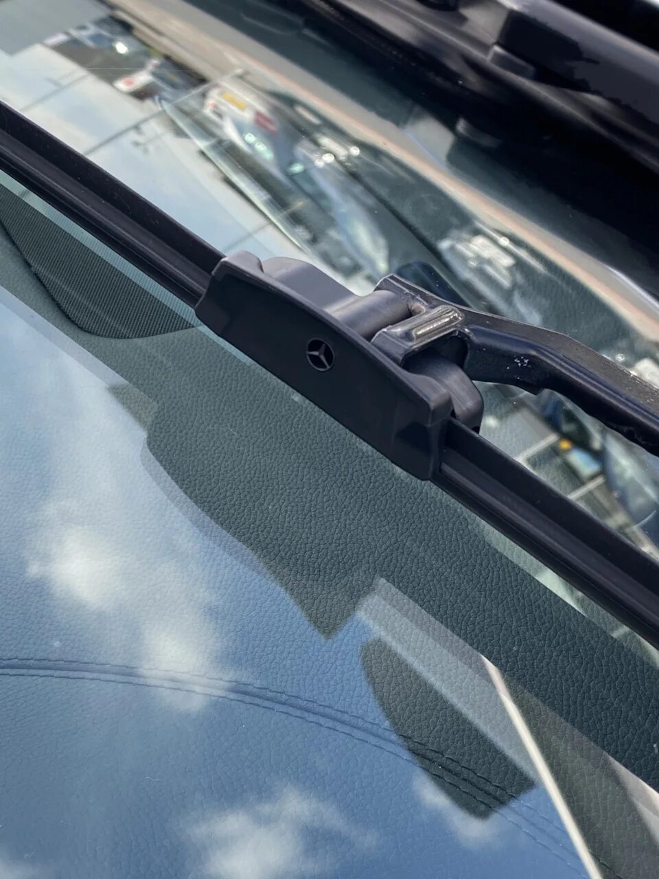 Как поставить дворники на мерседес. Стеклоочиститель дворник на кунг. Щетки стеклоочистителя w212. Как поставить дворники на мерседес. Дворники на мерседес 2022.