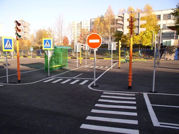 дорожные знаки для автогородка. автогородок для детского сада. автогородок пискаревский. городок пдд. автогородок екатеринбург.
