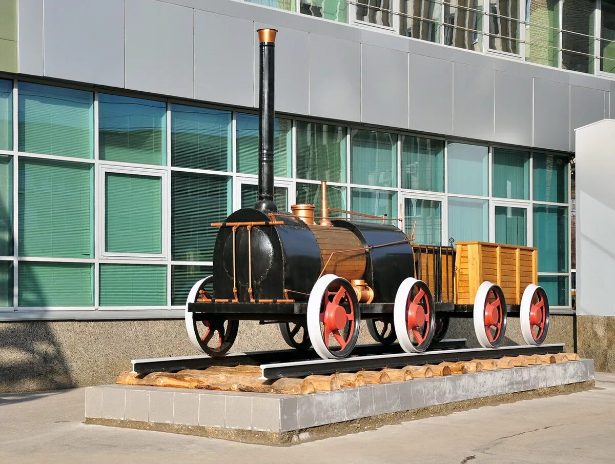 Паровоз братьев черепановых. Первый паровоз в россии черепановы. Паровоз братьев черепановых. Модель паровоза черепановых в политехническом музее в москве. Музей черепановых нижний тагил.