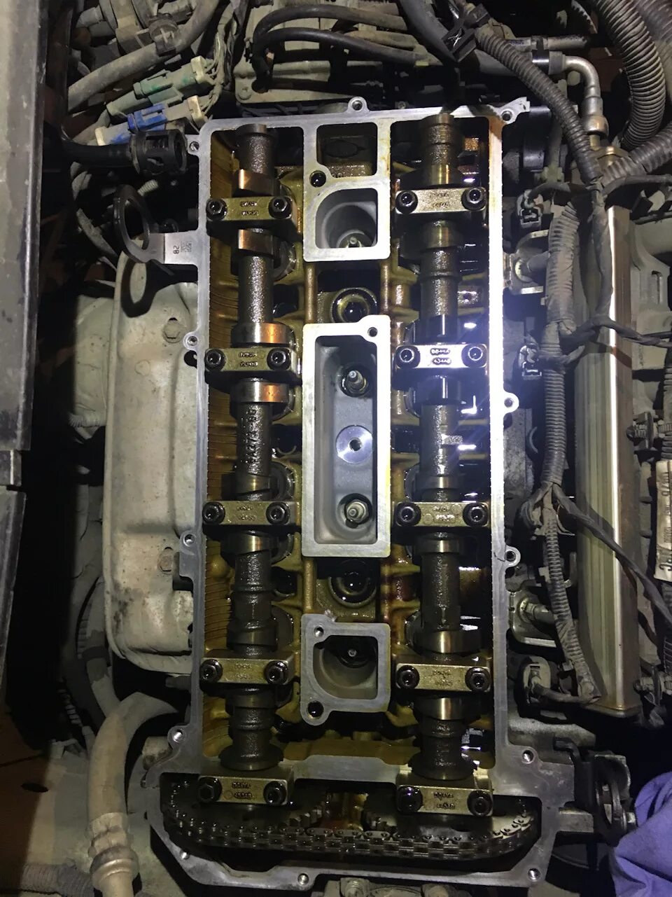 Замена прокладки клапанной крышки - Ford Focus II Hatchback, 1,8 л, 2008 года св
