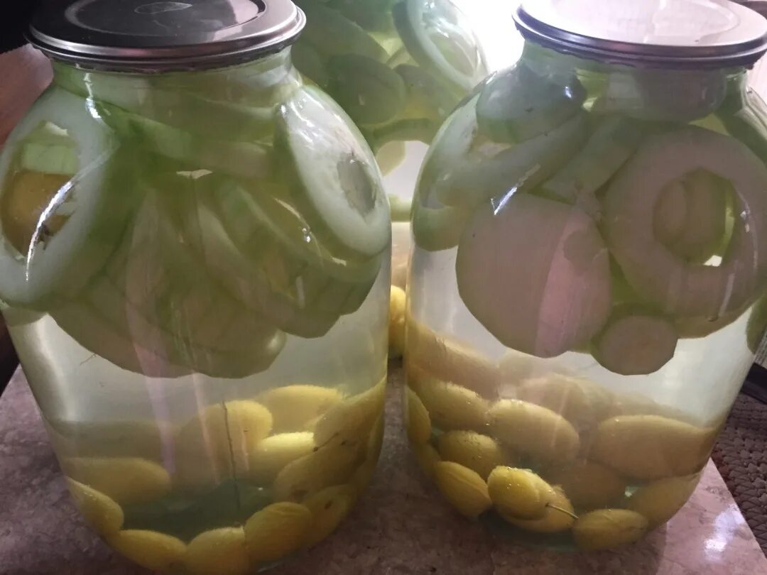 Компот из кабачков на зиму рецепты пальчики. Компот из кабачков и алычи. компот алыча с кабачками. необычный компот. компот из кабачков со вкусом ананаса на зиму.