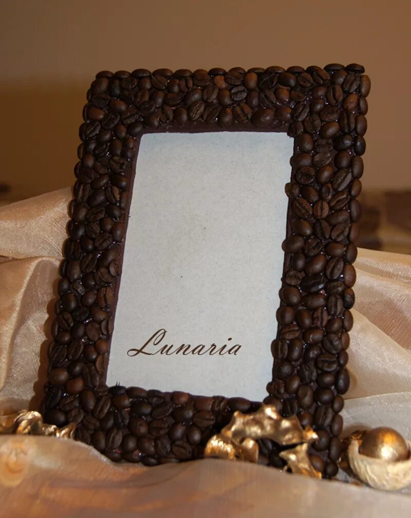 Фоторамкасвоми руками. Фоторамка декорированная ракушками. Как оформить фоторамку. Рамка своими руками. Рамки для фотографий своими руками.