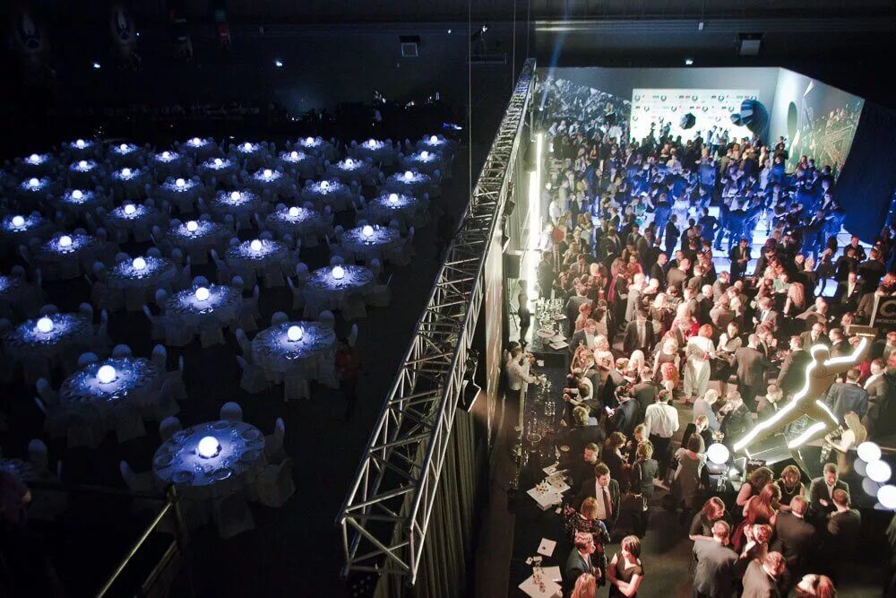 Кейт и маргарет фокс. Здание четырехмодульные. The medium финал. Тесла плейс шоссе энтузиастов 5. The medium персонажи.