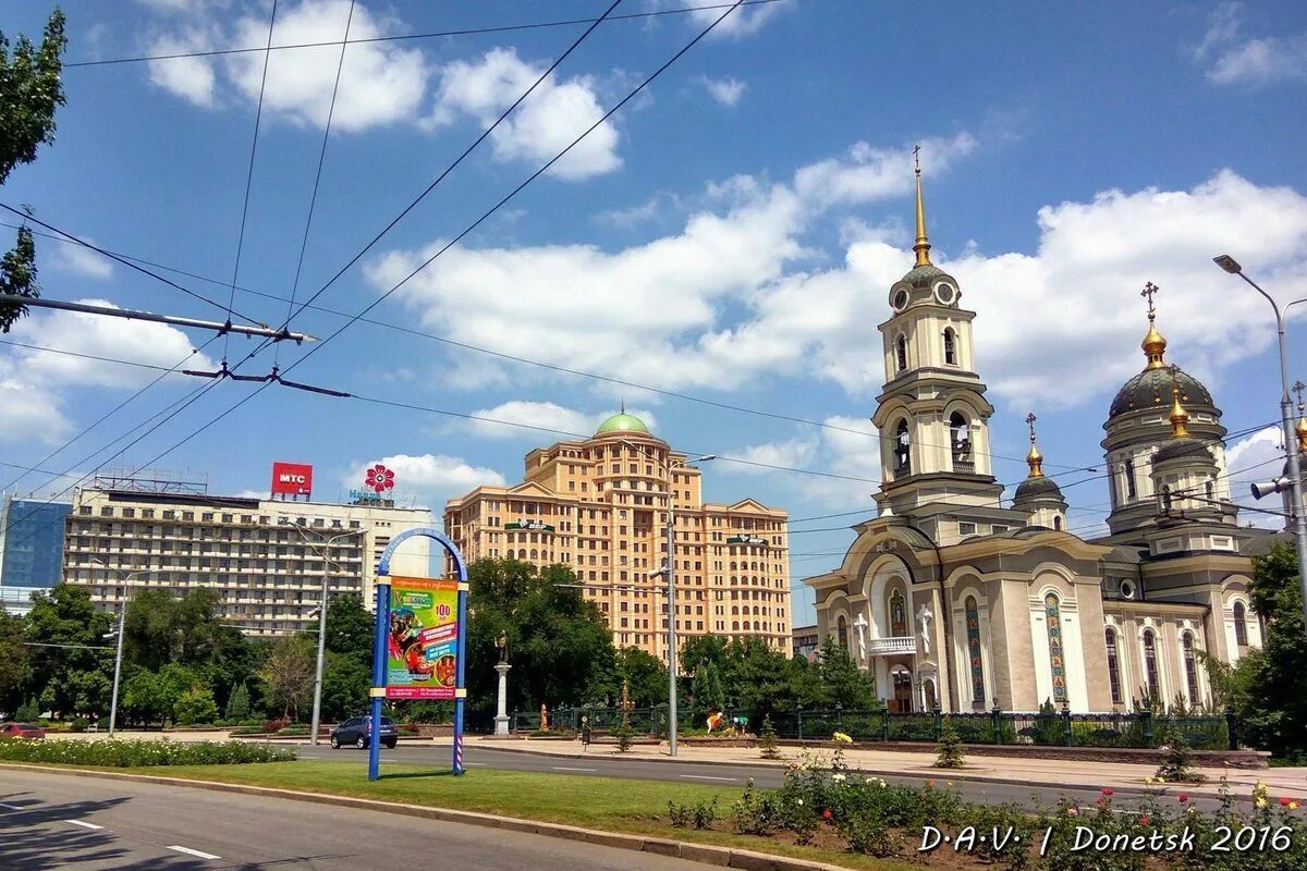 Фото донецка сегодня. Донецк центр города сейчас. Донецк сейчас. Центральный храм Донецка. Красивые улицы Донецка.