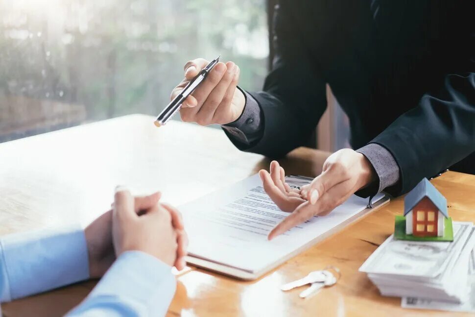 Money lenders bad credit. Сделки с недвижимостью фото. Калькулятор деньги проценты. Loan interest. Калькулятор и деньги.