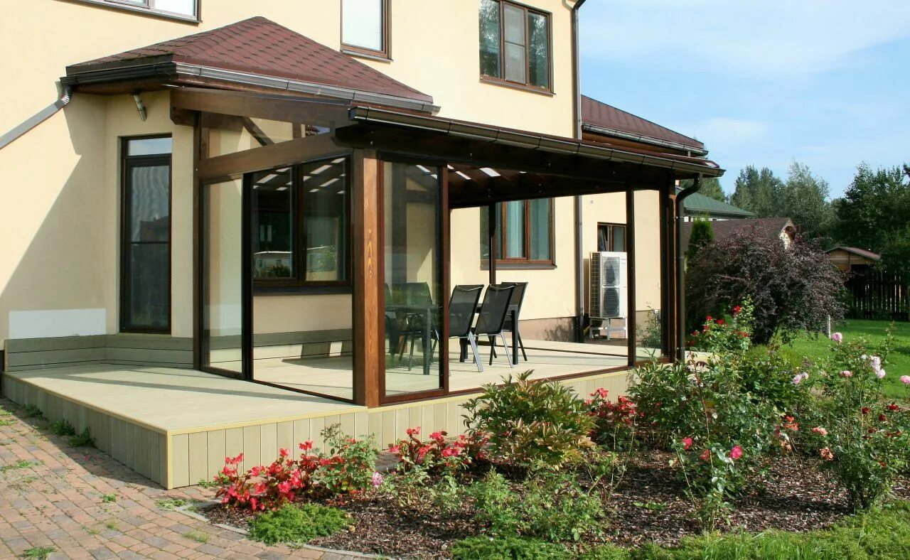 застекленная веранда. входная терраса. веранда входная группа в частном доме. входная терраса. остекление террас сиал.