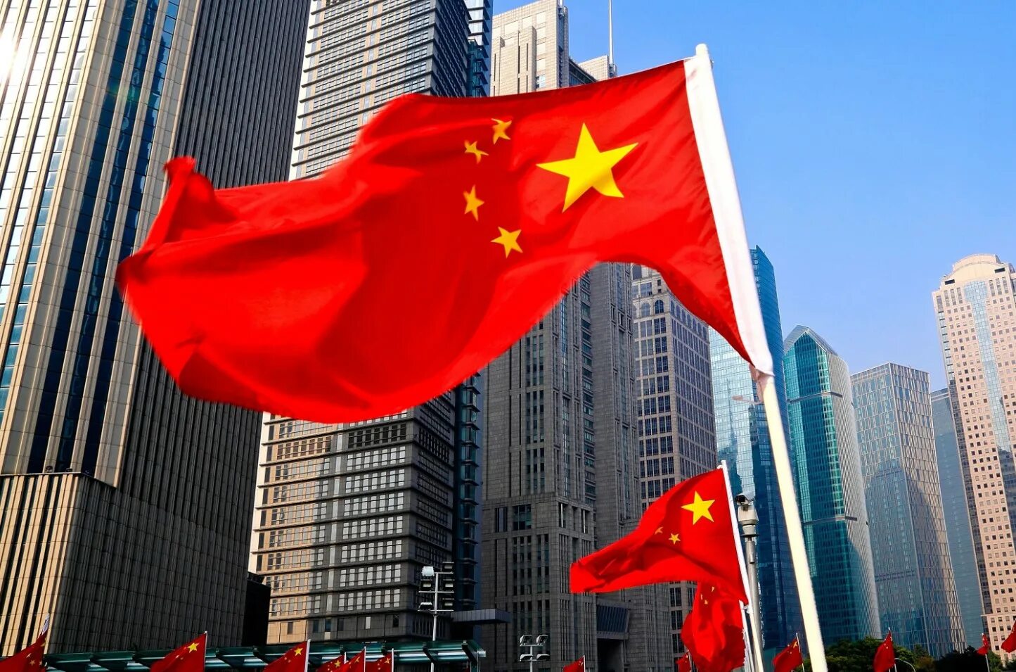 Флаг КНР. Китай Пекин флаг. Флаги городов Китая. Экономика Китая. Демонстрация благополучия 7