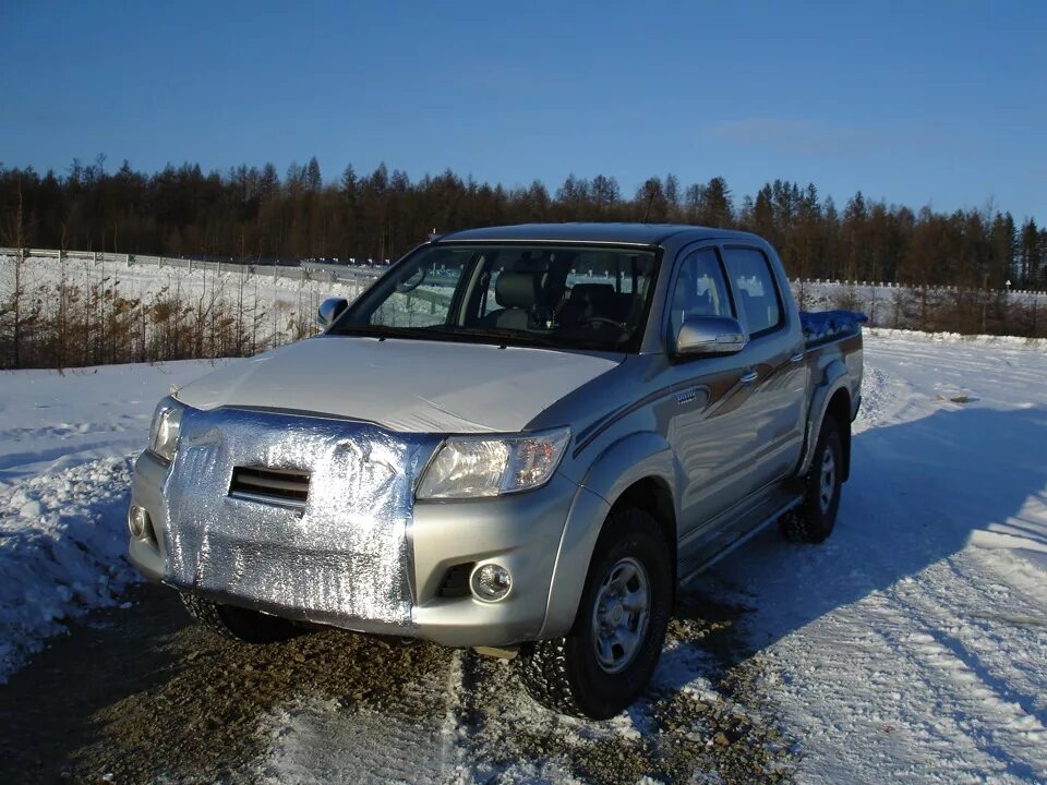 Хайлюкс купить бу россия. Toyota Hilux Winter. Тойота Хайлюкс зимой. Тойота Хайлюкс 201. Тойота Хайлюкс белый зимой.